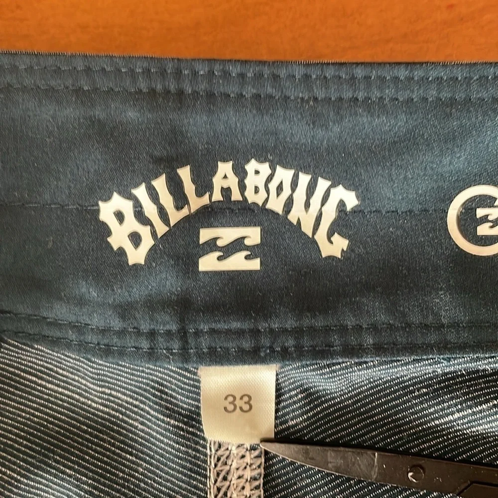 BILLABONG Recycler Board Shorts Size 33